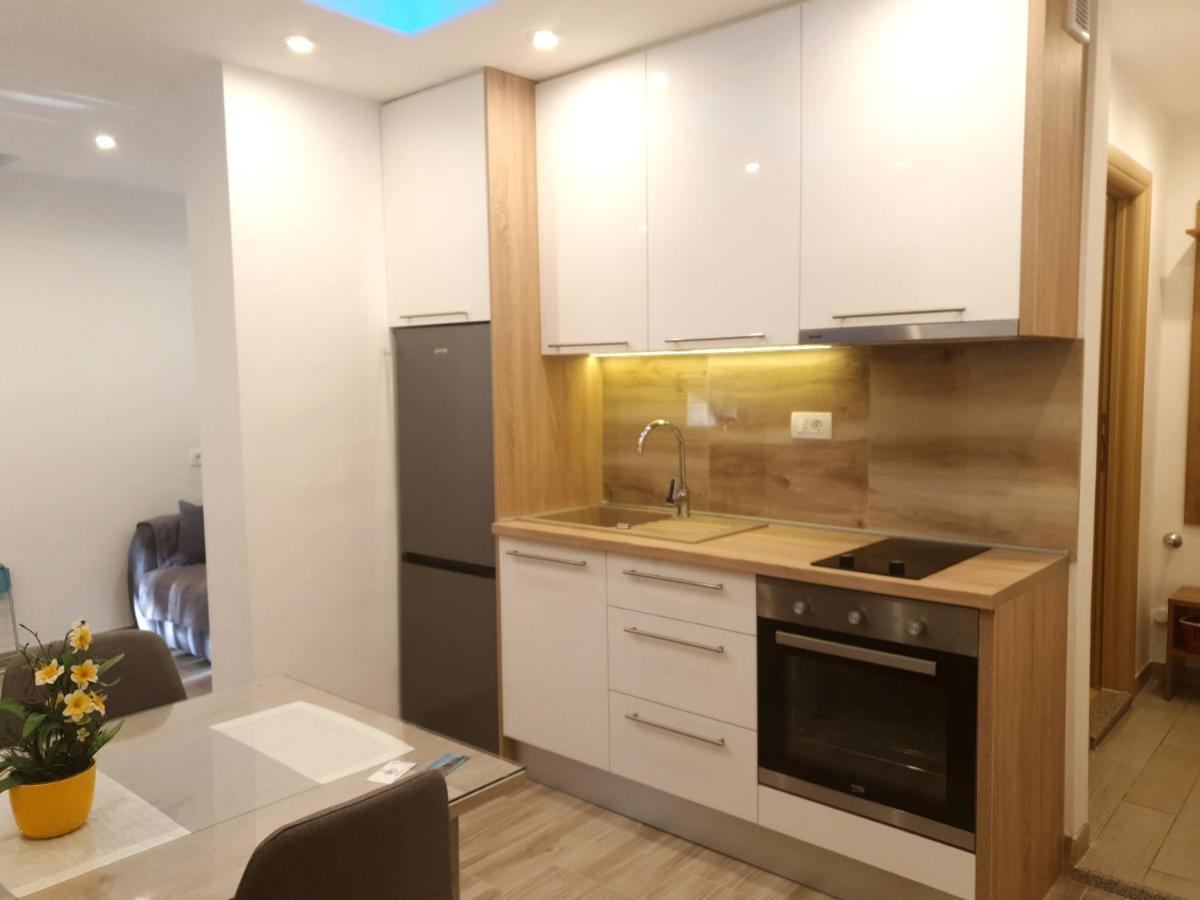Vila More Grebastica Bagian luar foto