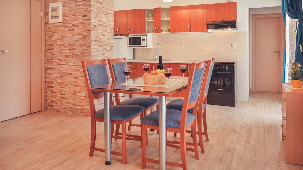 Vila More Grebastica Bagian luar foto