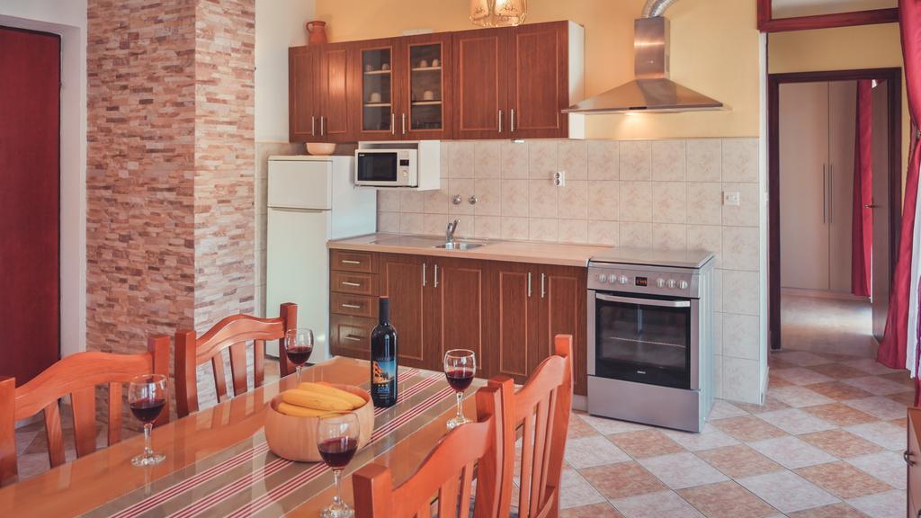 Vila More Grebastica Bagian luar foto